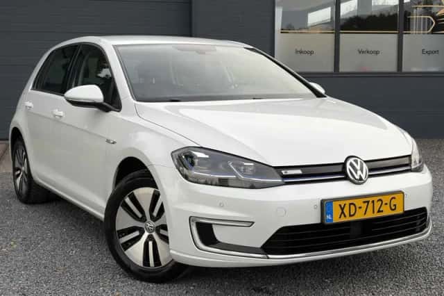 Volkswagen e-Golf (2018) thumbnail 4