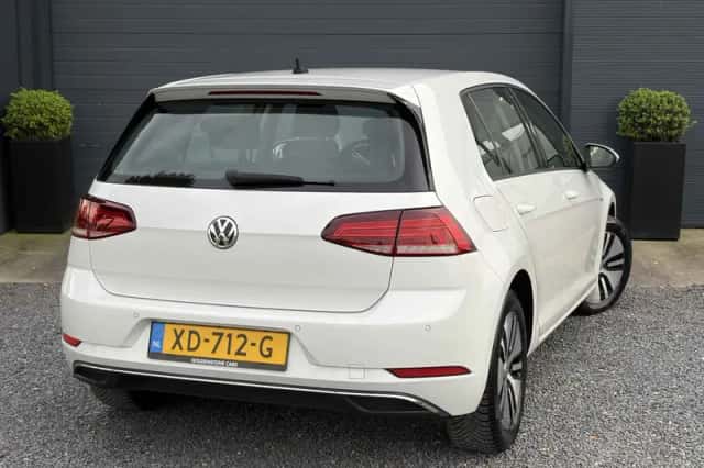 Volkswagen e-Golf (2018) thumbnail 6