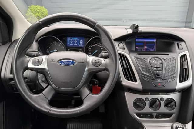 Ford Focus (2013) thumbnail 3