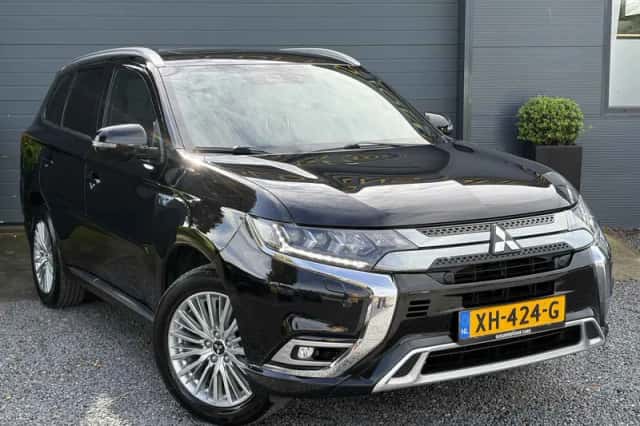 Mitsubishi Outlander (2019) thumbnail 2