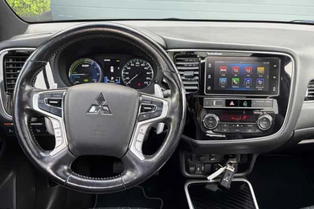 Mitsubishi Outlander (2019) thumbnail 3