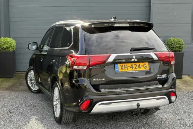 Mitsubishi Outlander (2019) thumbnail 4