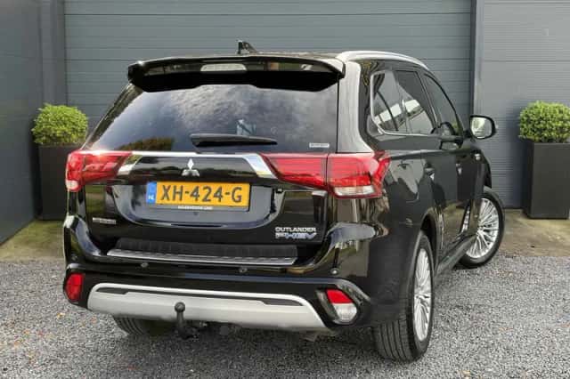 Mitsubishi Outlander (2019) thumbnail 5