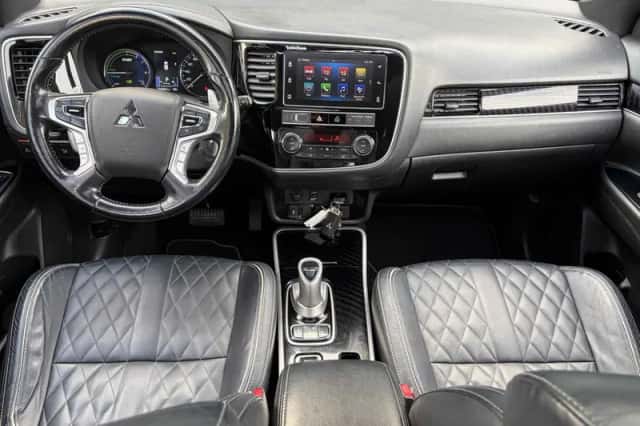 Mitsubishi Outlander (2019) thumbnail 6