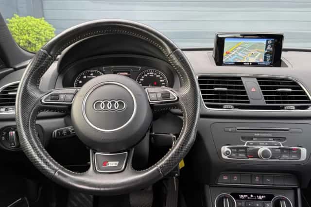 Audi Q3 (2016) thumbnail 3