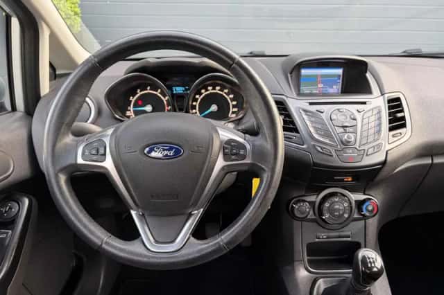 Ford Fiesta (2016) thumbnail 3
