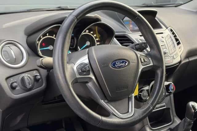 Ford Fiesta (2016) thumbnail 6