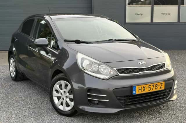 Kia Rio (2016) thumbnail 2
