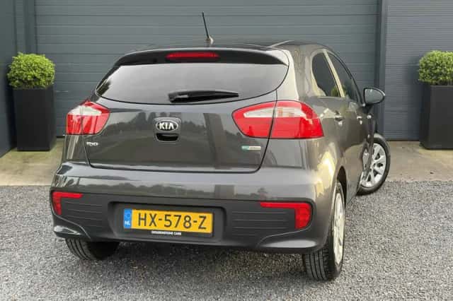 Kia Rio (2016) thumbnail 5