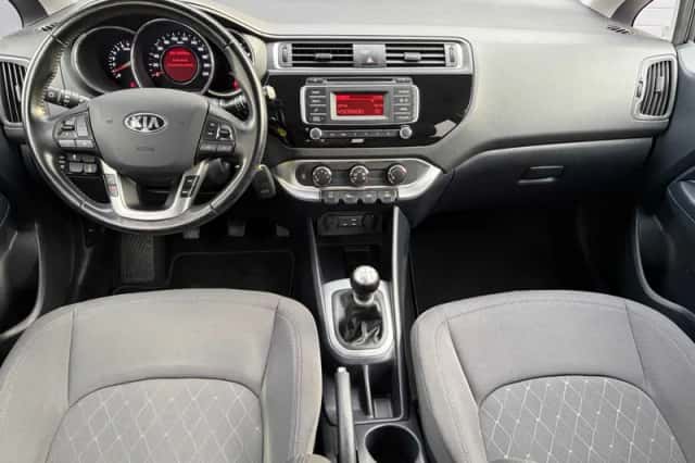 Kia Rio (2016) thumbnail 6