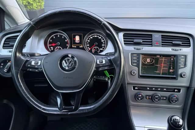 Volkswagen Golf (2016) thumbnail 3
