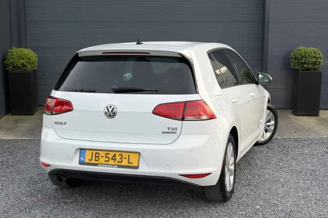 Volkswagen Golf (2016) thumbnail 5