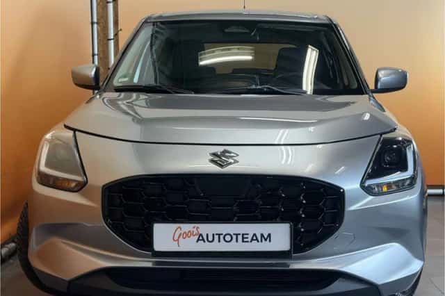 Suzuki Swift (2025) thumbnail 2