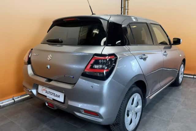 Suzuki Swift (2025) thumbnail 4