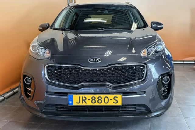 Kia Sportage (2016) thumbnail 2