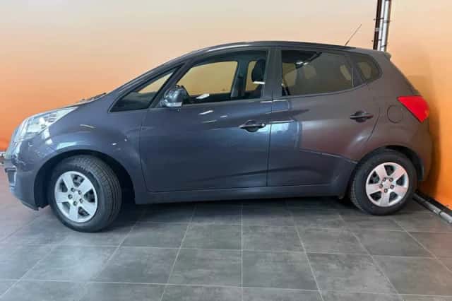 Kia Venga (2015) thumbnail 3