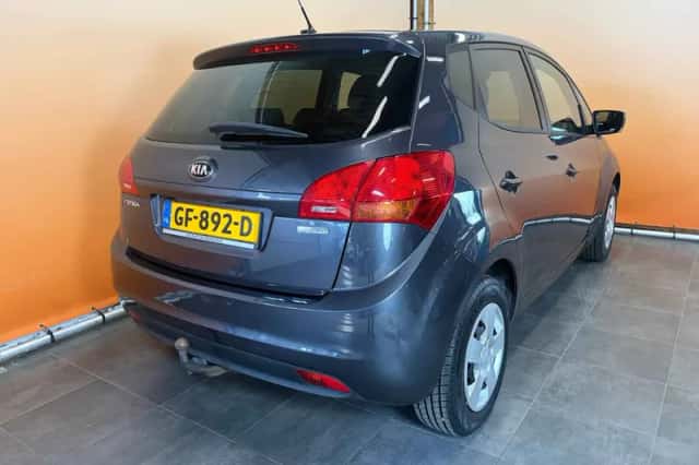 Kia Venga (2015) thumbnail 4