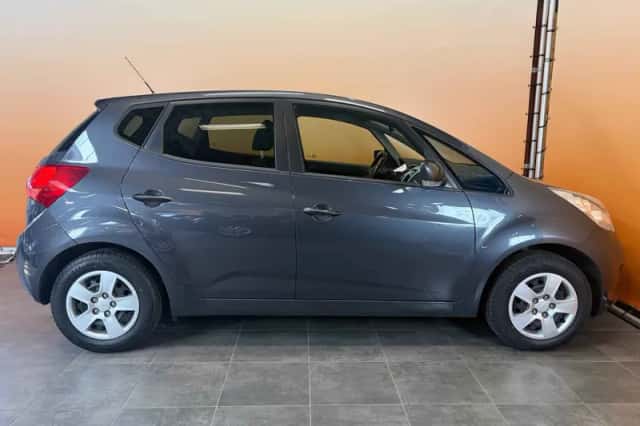 Kia Venga (2015) thumbnail 6