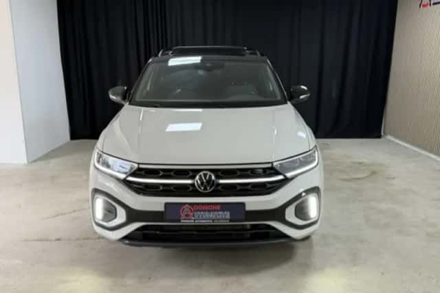 Volkswagen T-Roc (2024) thumbnail 2