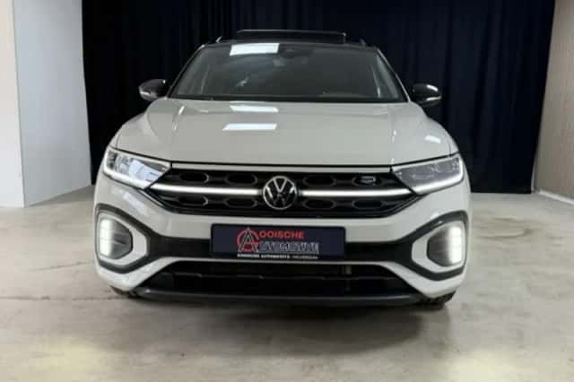 Volkswagen T-Roc (2024) thumbnail 3