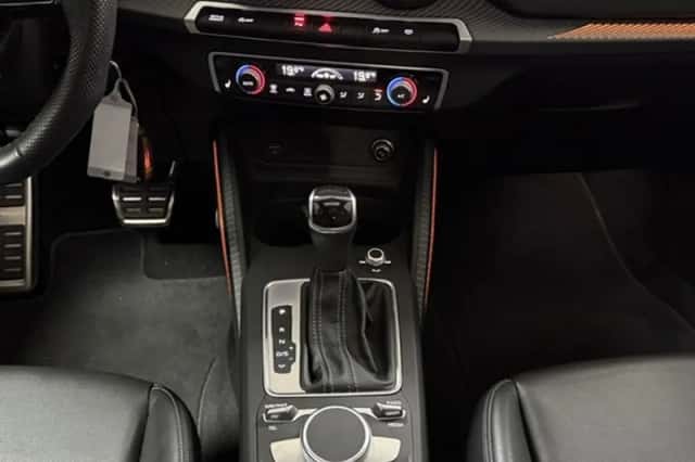 Audi Q2 (2022) thumbnail 3