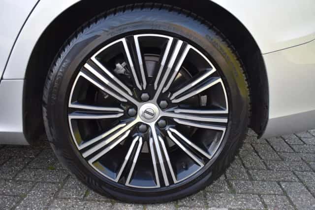 Volvo V60 (2019) thumbnail 5