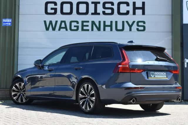 Volvo V60 (2019) thumbnail 3