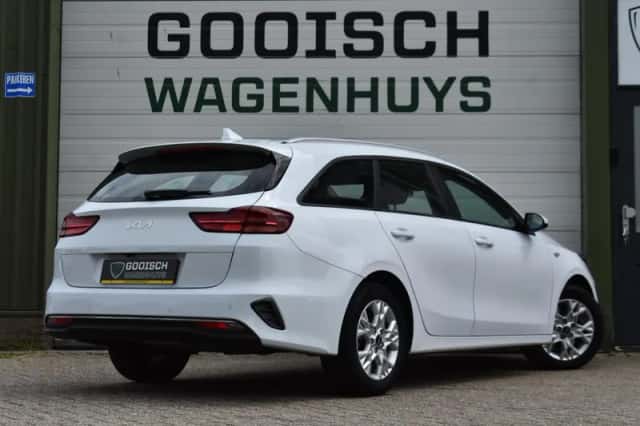 Kia Ceed (2024) thumbnail 4