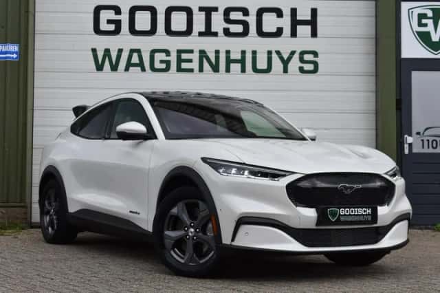 Ford Mustang Mach-E (2021) thumbnail 2