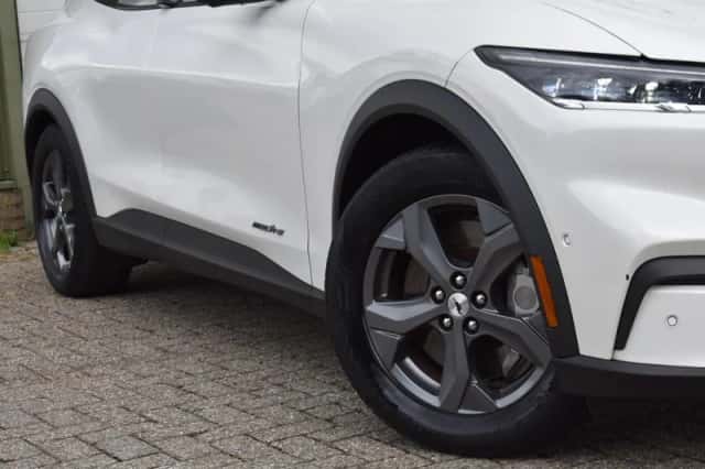 Ford Mustang Mach-E (2021) thumbnail 6