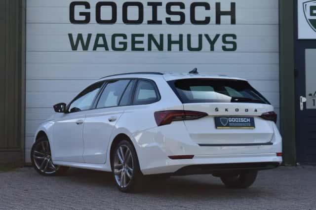 Škoda Octavia (2021) thumbnail 3