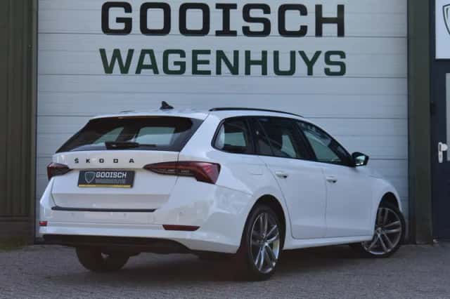 Škoda Octavia (2021) thumbnail 4
