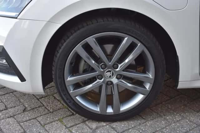 Škoda Octavia (2021) thumbnail 5