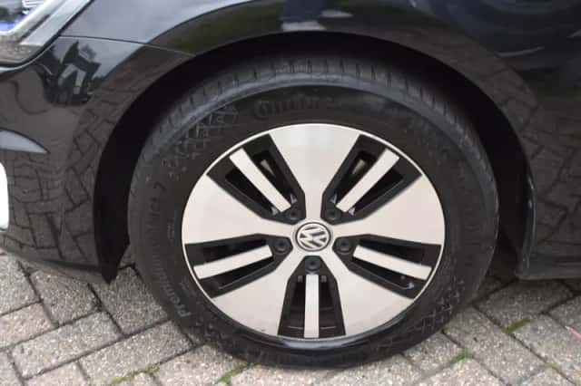 Volkswagen e-Golf (2019) thumbnail 6