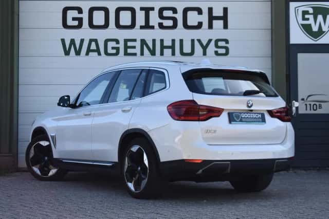 BMW iX3 (2021) thumbnail 3