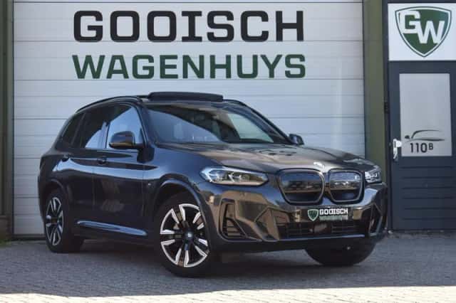 BMW iX3 (2022) thumbnail 2