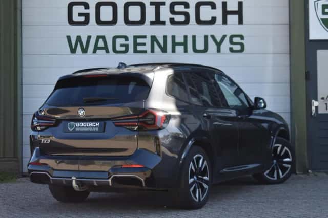 BMW iX3 (2022) thumbnail 4