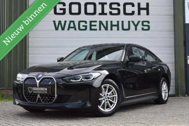 BMW i4 (2022) thumbnail 1