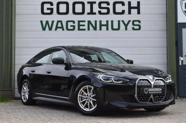 BMW i4 (2022) thumbnail 2