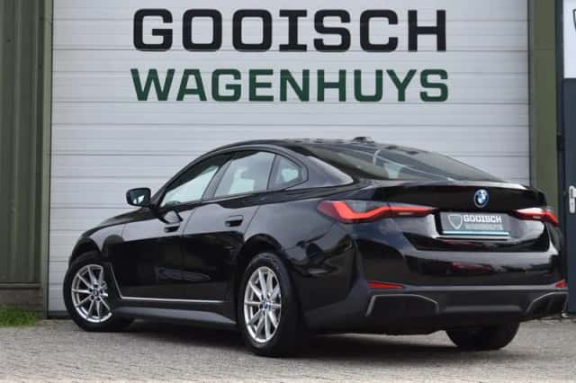 BMW i4 (2022) thumbnail 3
