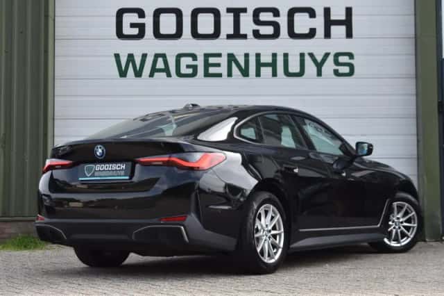BMW i4 (2022) thumbnail 4