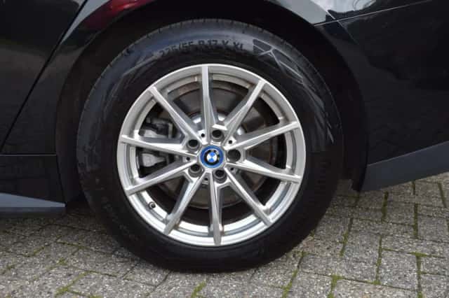 BMW i4 (2022) thumbnail 6