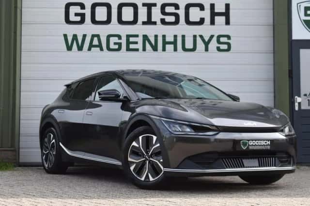 Kia EV6 (2022) thumbnail 2