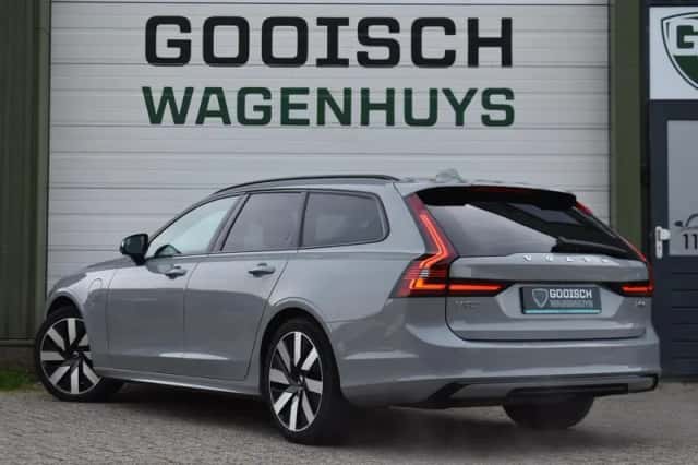 Volvo V90 (2025) thumbnail 3