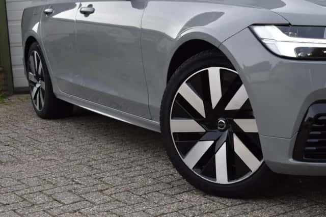 Volvo V90 (2025) thumbnail 6