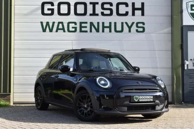 MINI Cooper (2022) thumbnail 2