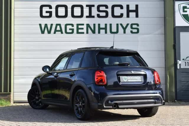MINI Cooper (2022) thumbnail 3