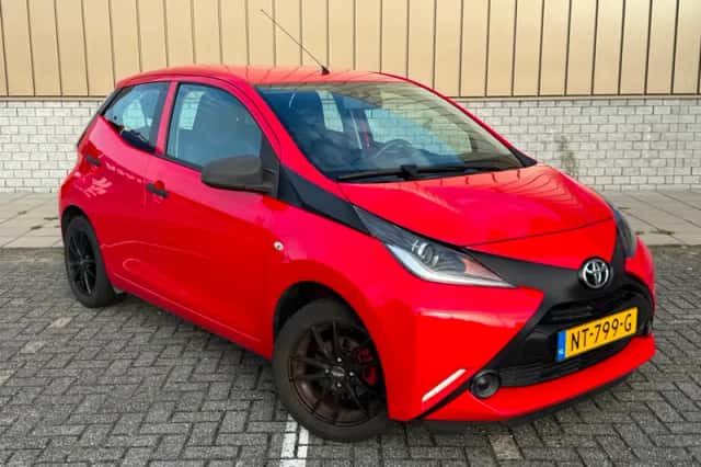 Toyota Aygo (2017) thumbnail 2