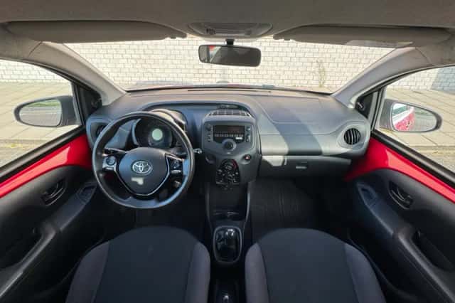 Toyota Aygo (2017) thumbnail 5