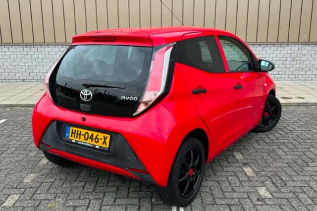 Toyota Aygo (2015) thumbnail 3